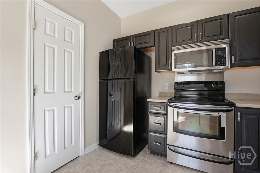 100 Coach House Square