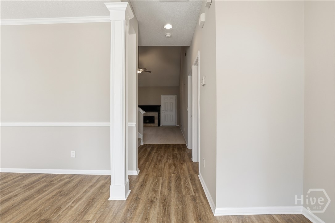 100 Coach House Square