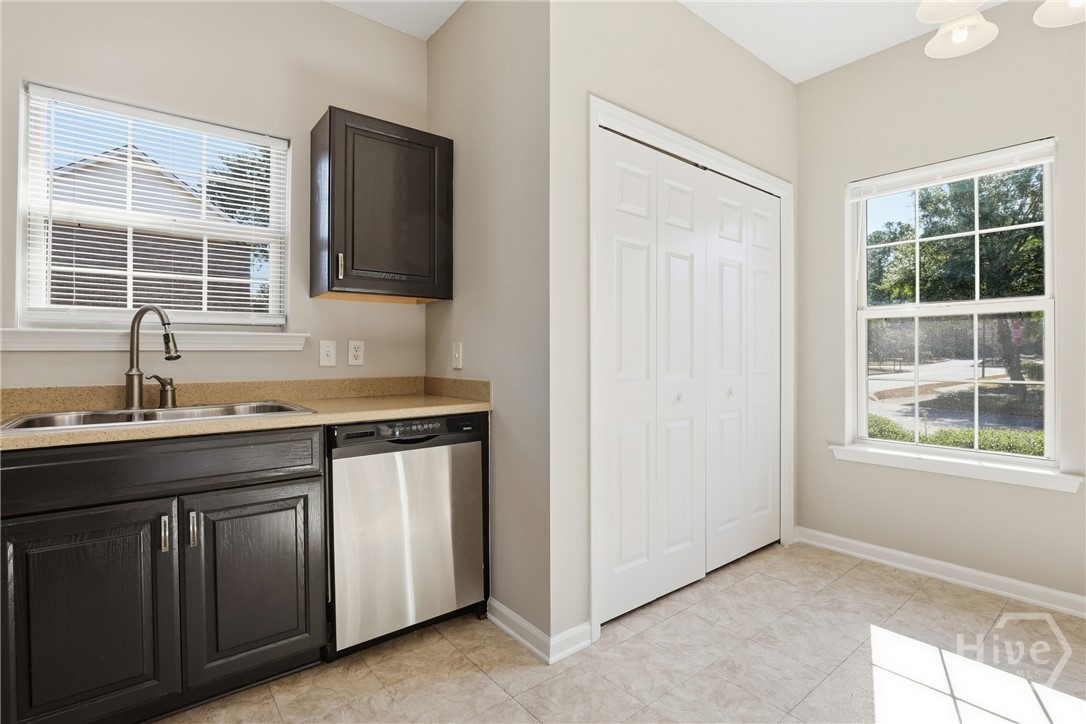 100 Coach House Square