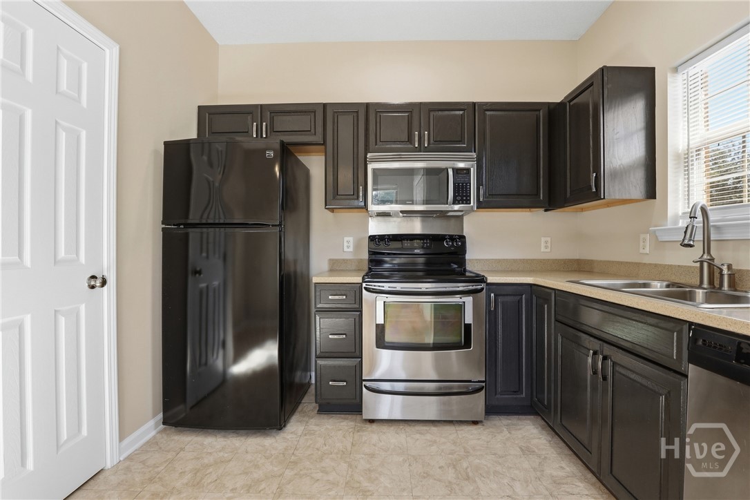 100 Coach House Square