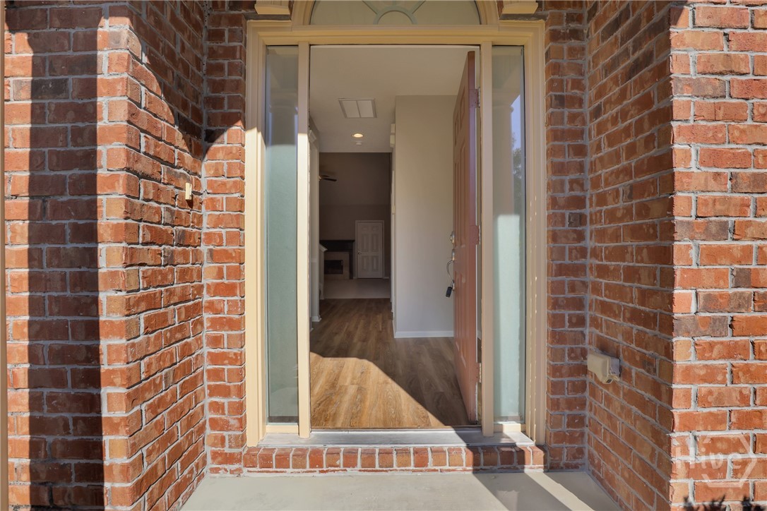 100 Coach House Square