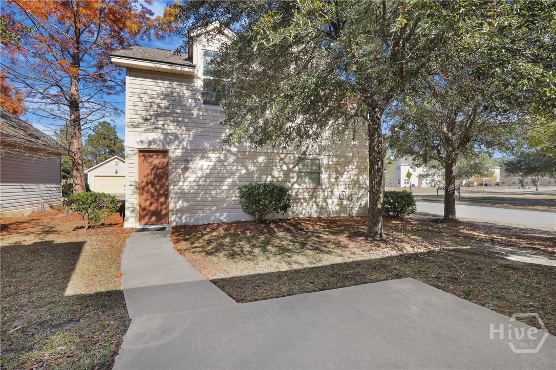 100 Coach House Square