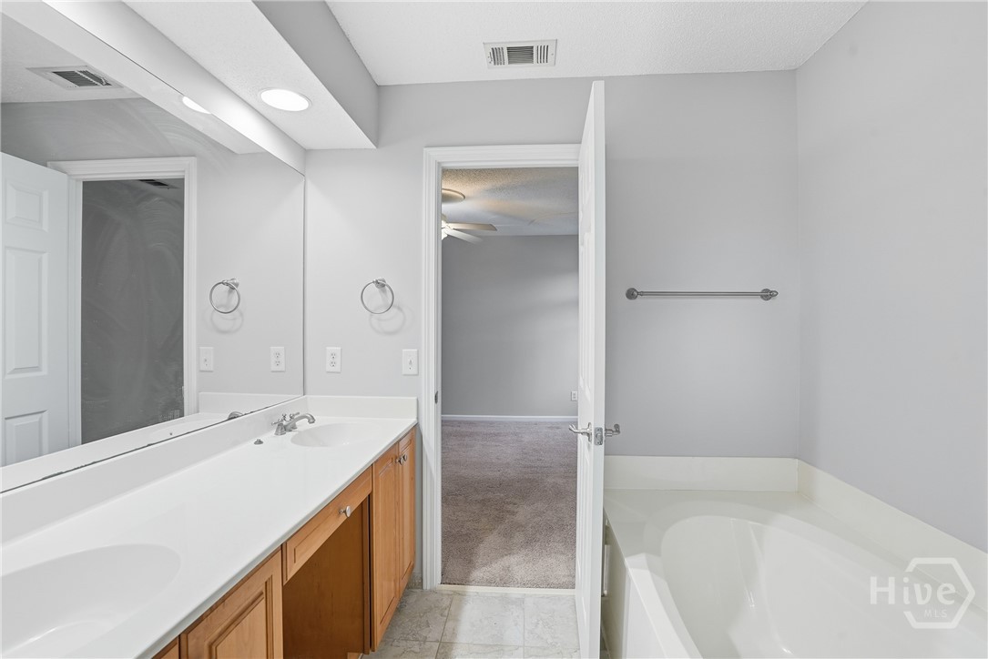 108 Coach House Square