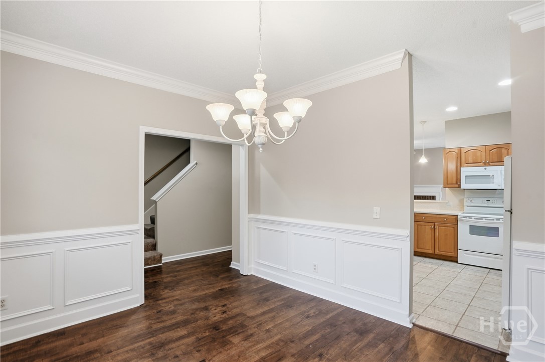 108 Coach House Square