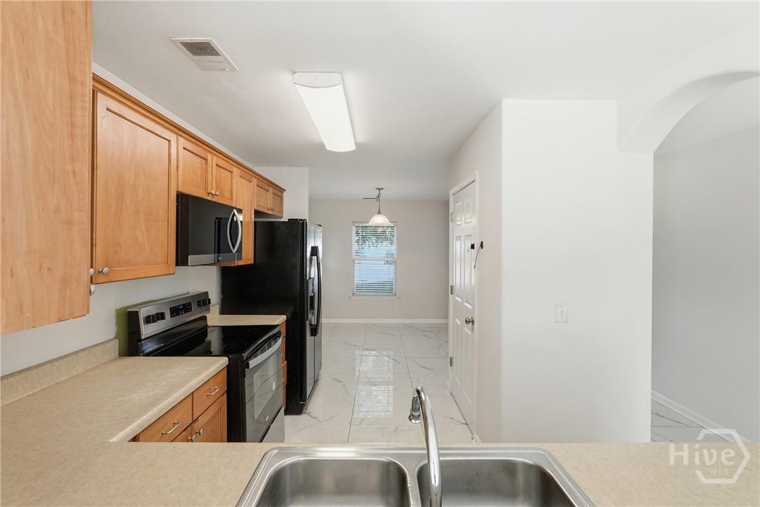 112 Lakepointe Drive