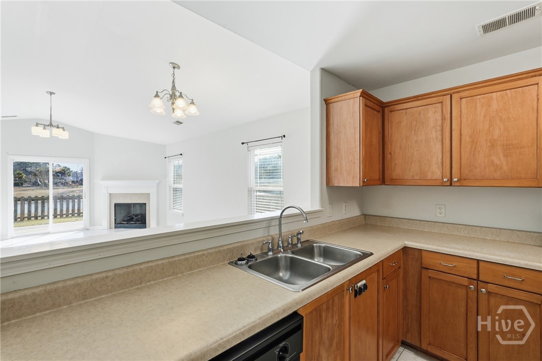 112 Lakepointe Drive