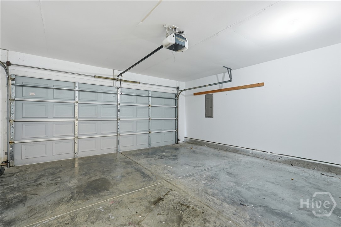 112 Lakepointe Drive