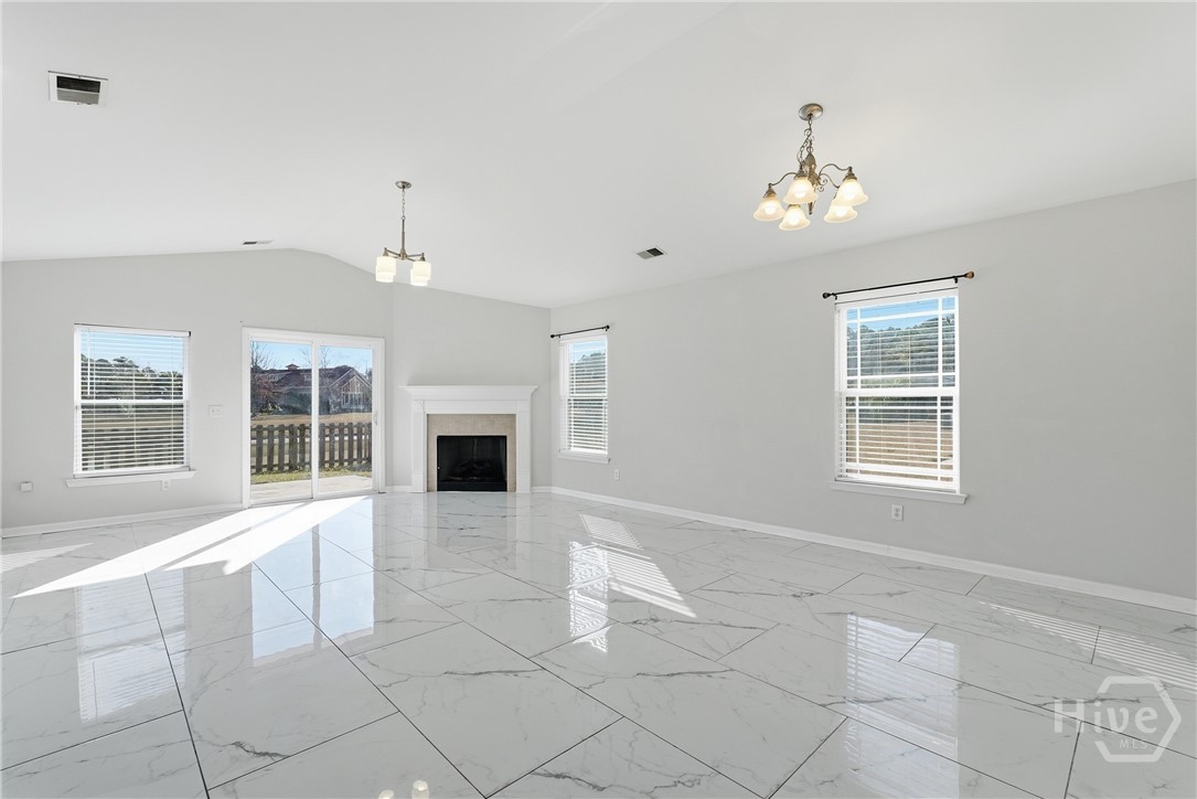 112 Lakepointe Drive