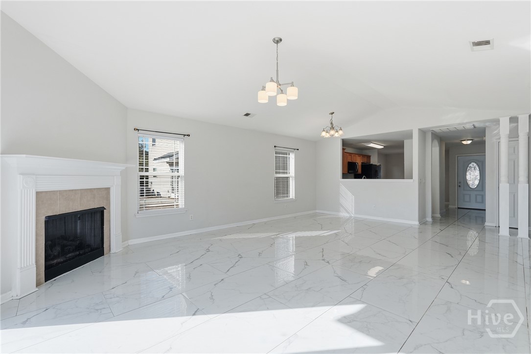 112 Lakepointe Drive