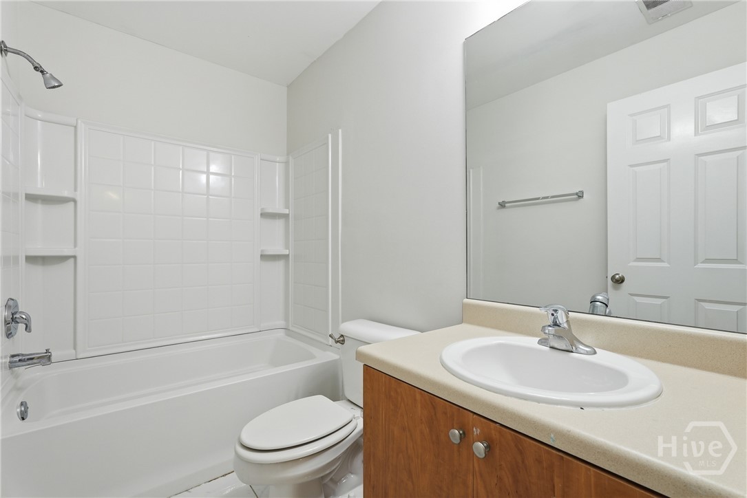 112 Lakepointe Drive