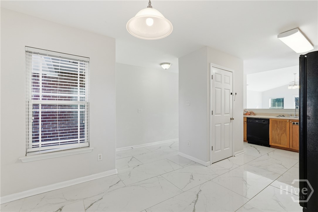 112 Lakepointe Drive