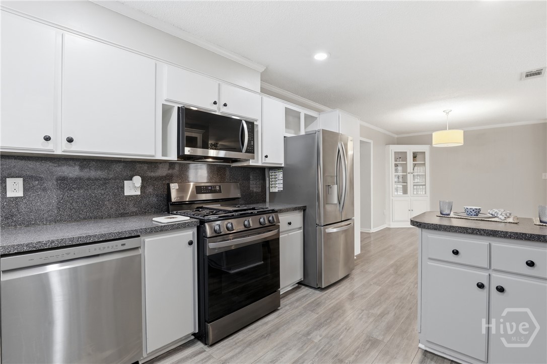 6 La Brea Boulevard