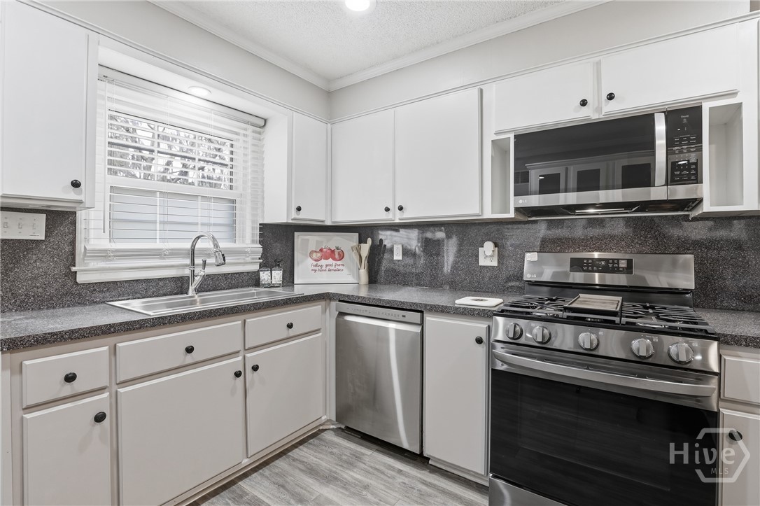 6 La Brea Boulevard
