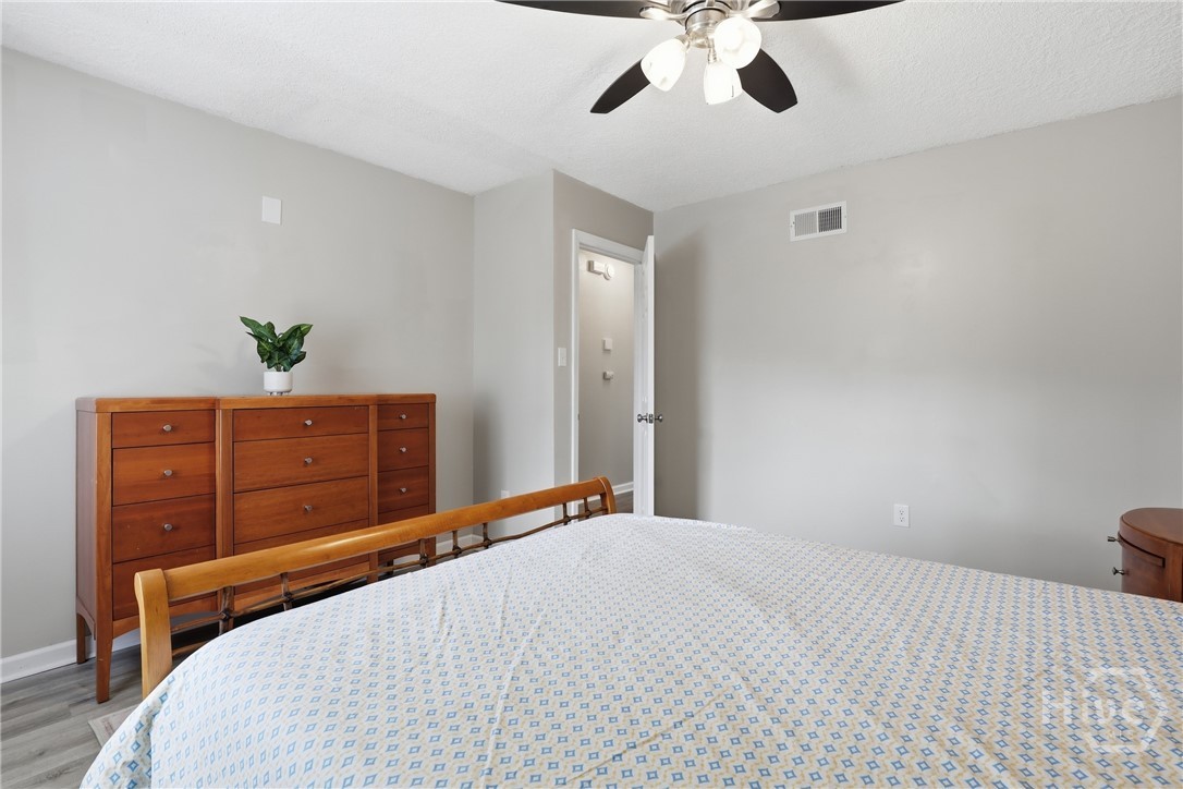 6 La Brea Boulevard