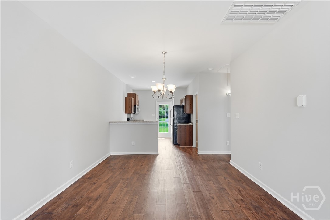 401 Old Ivy Square