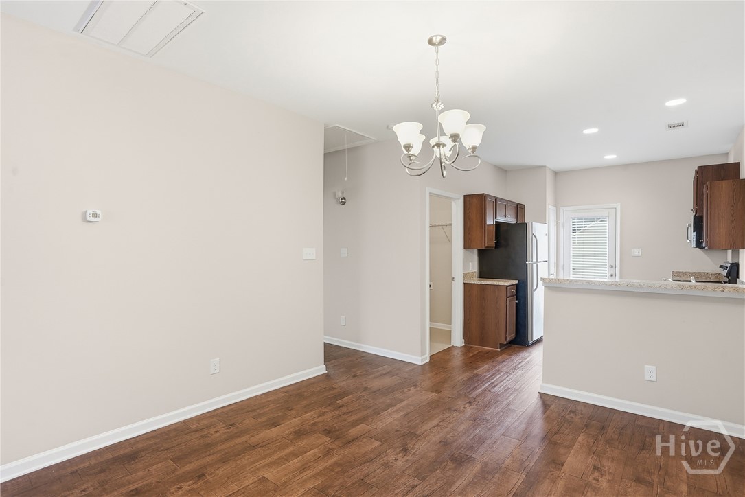 401 Old Ivy Square