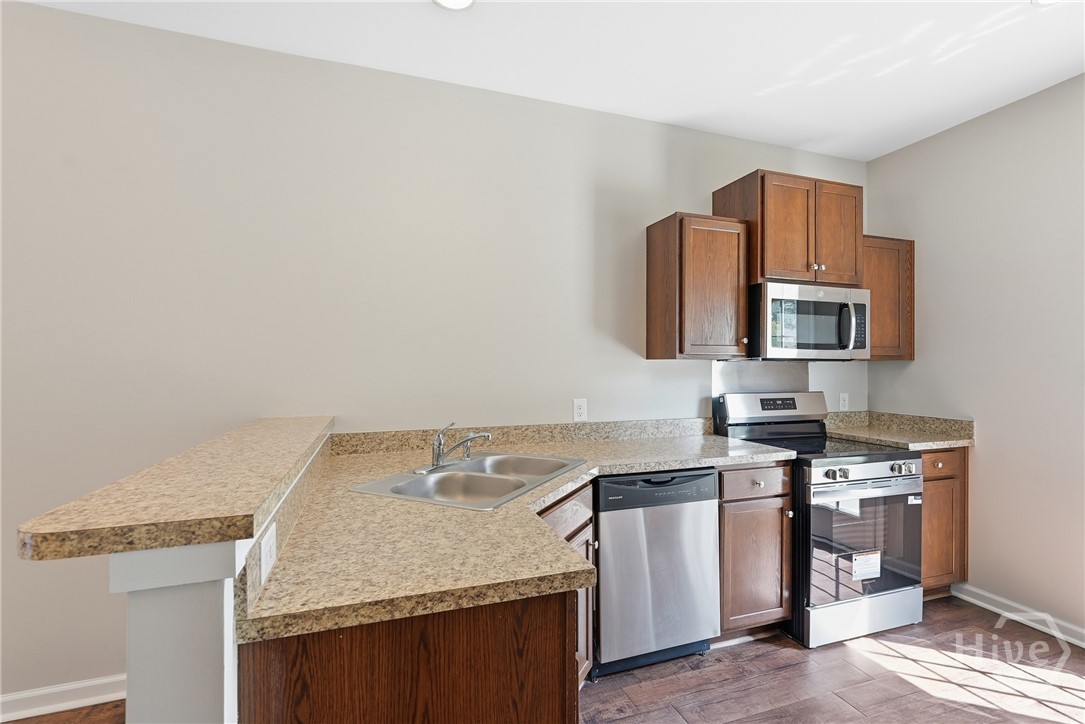 401 Old Ivy Square