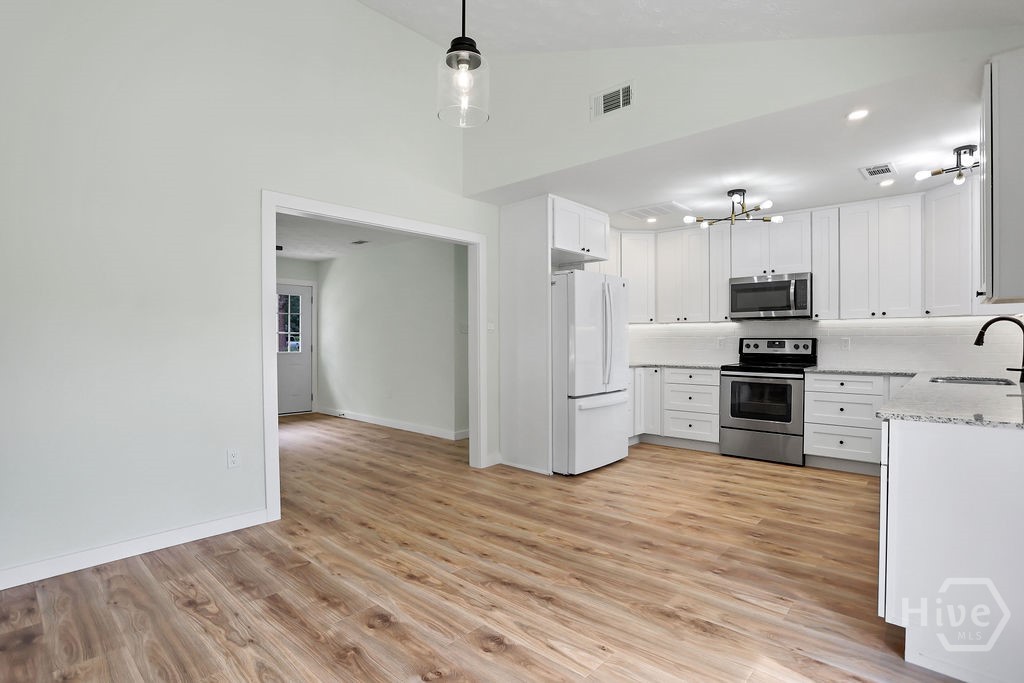 223 Melrose Place