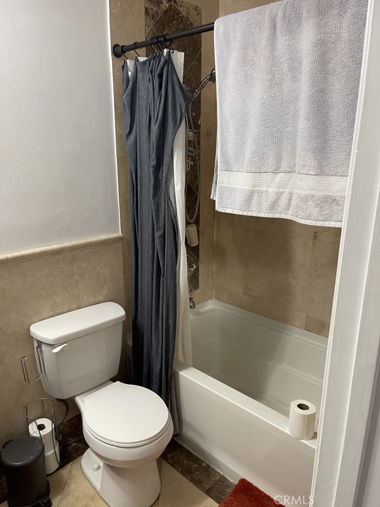 7561 Center Avenue 15