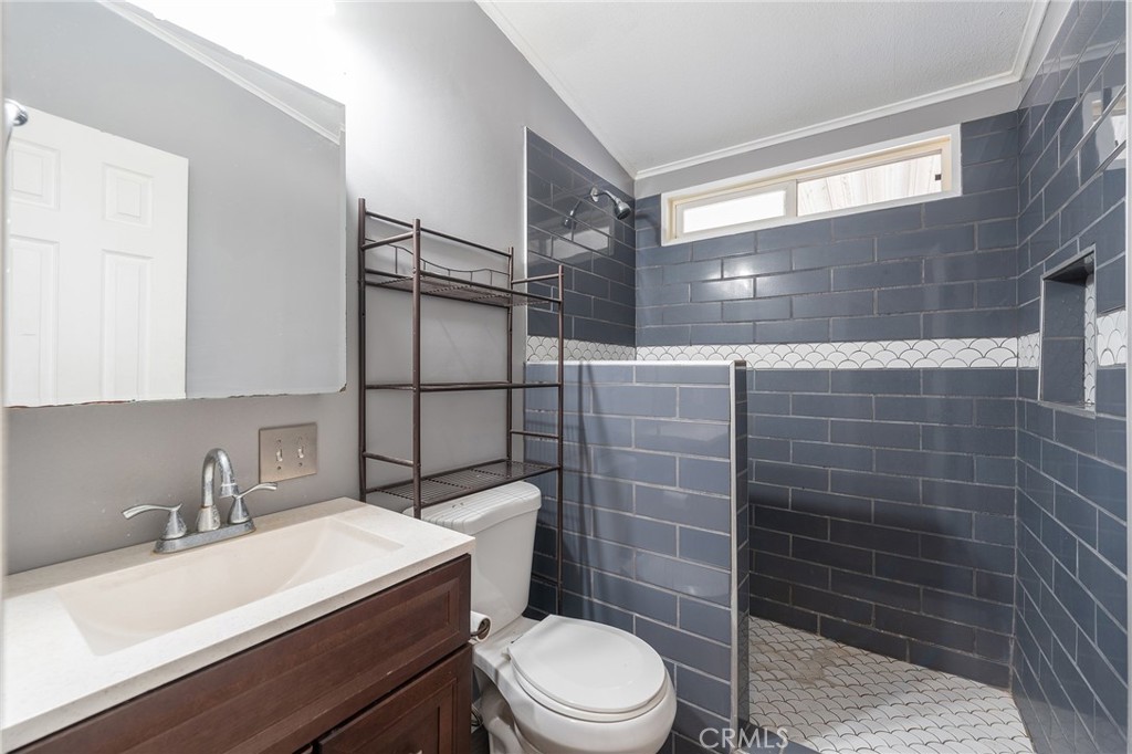 9080 Bloomfield Avenue 211