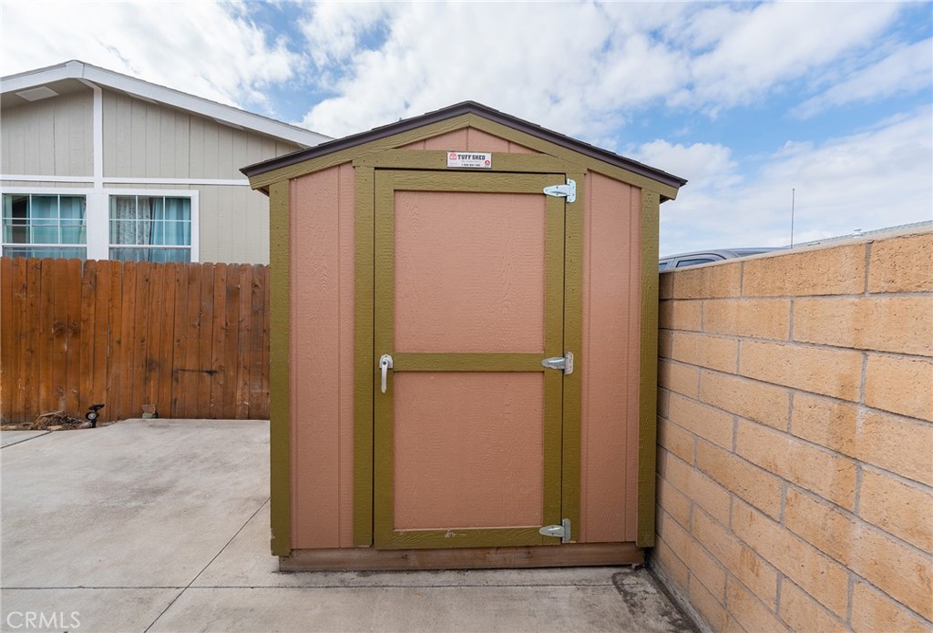 9080 Bloomfield Avenue 211