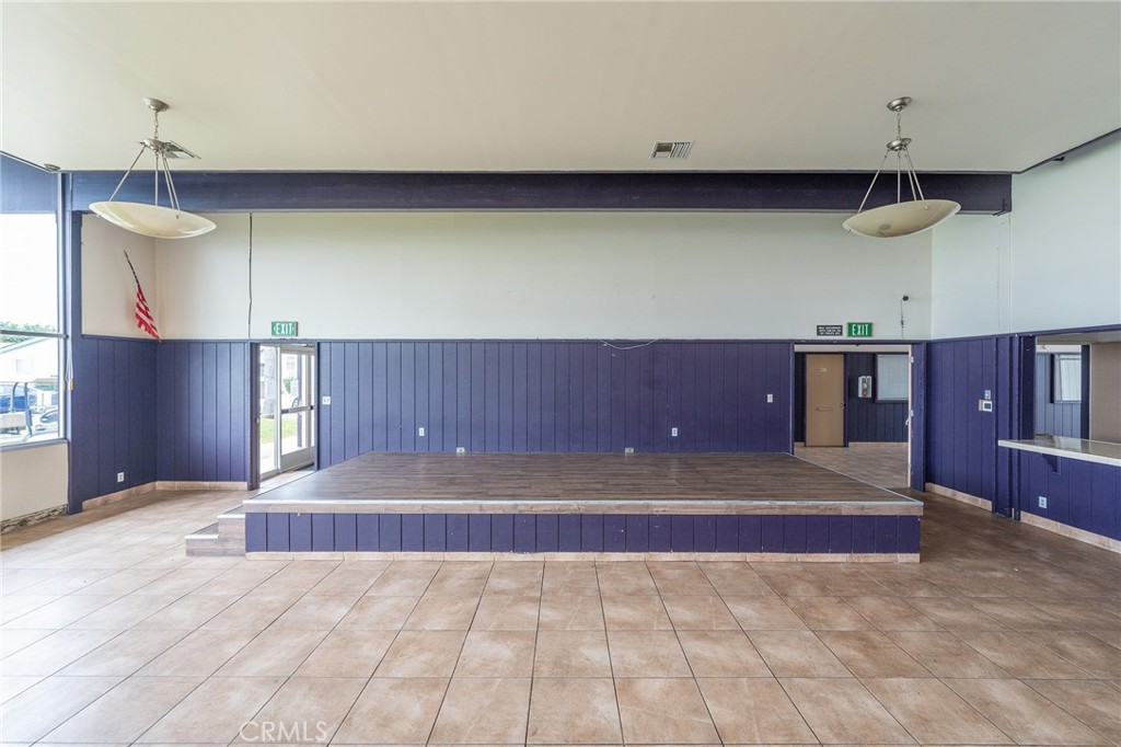 9080 Bloomfield Avenue 211