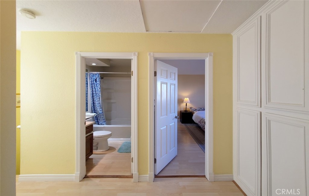 4241 Howard Avenue 12