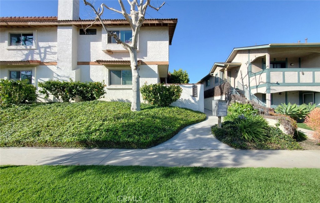 4241 Howard Avenue 12