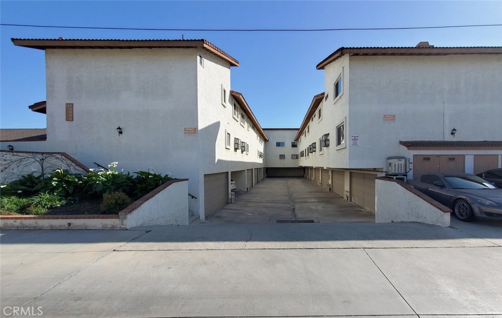 4241 Howard Avenue 12