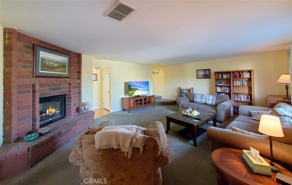 4241 Howard Avenue 12