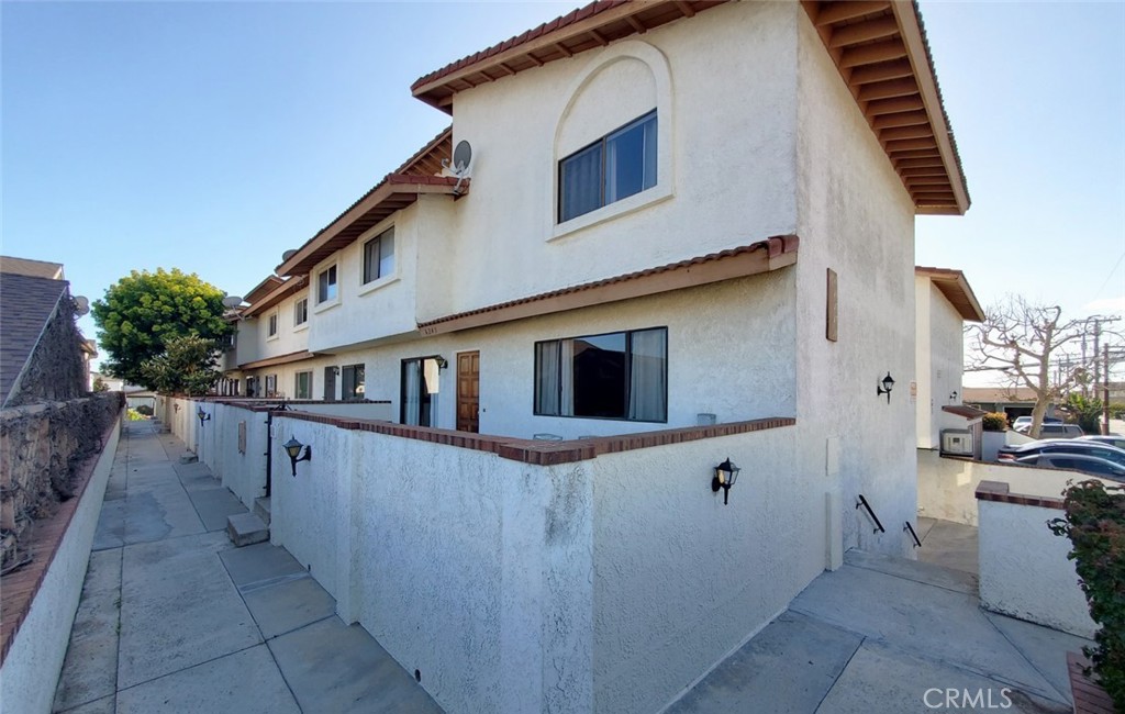 4241 Howard Avenue 12