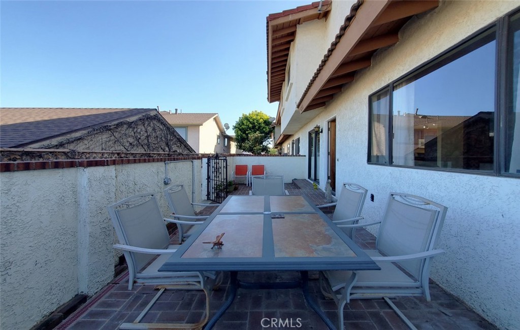 4241 Howard Avenue 12