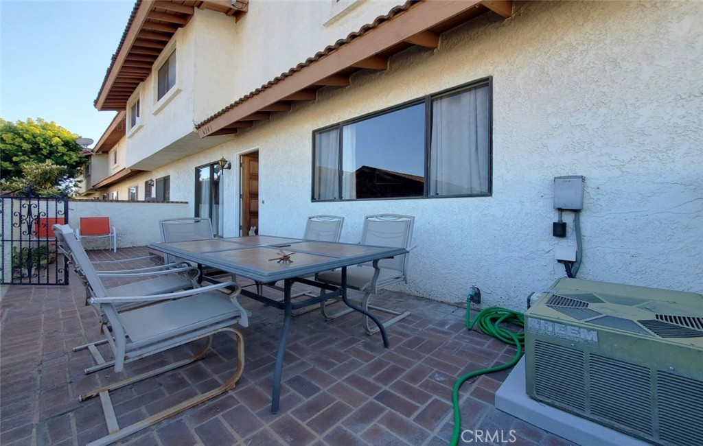 4241 Howard Avenue 12