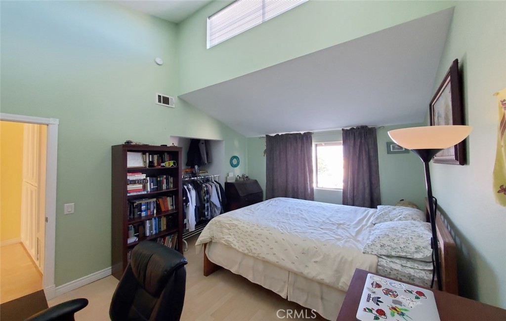 4241 Howard Avenue 12