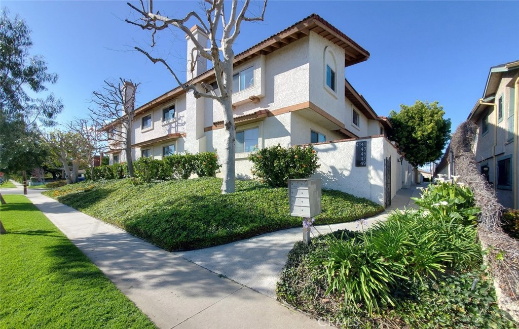 4241 Howard Avenue 12