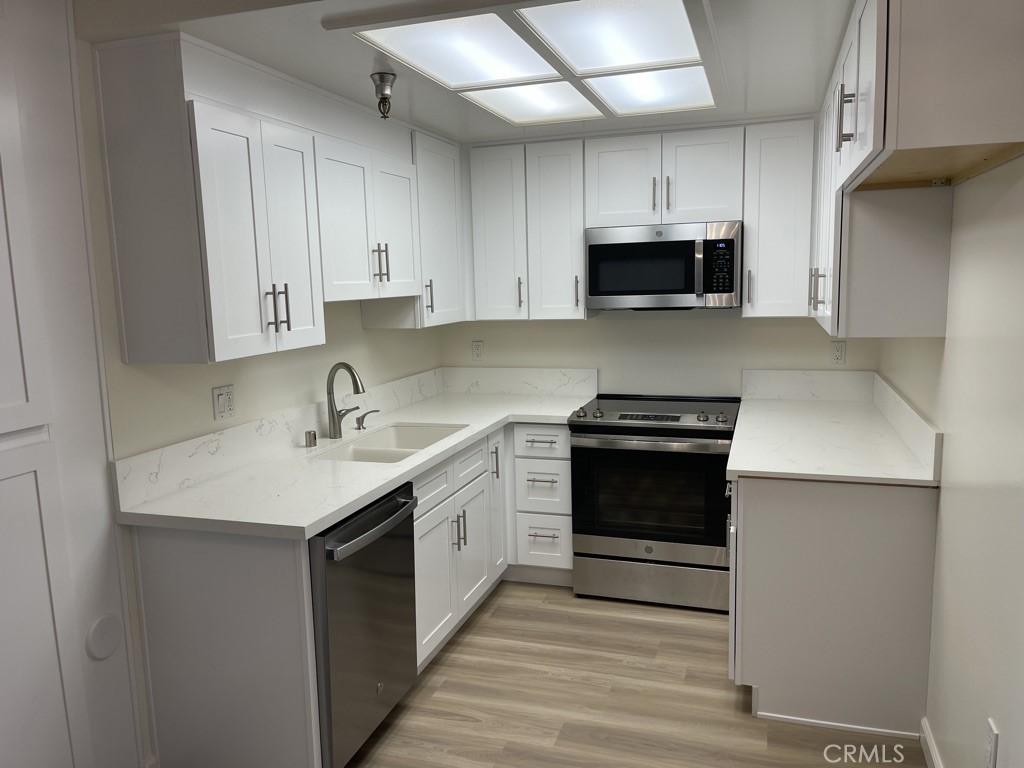 18900 Delaware Street 6