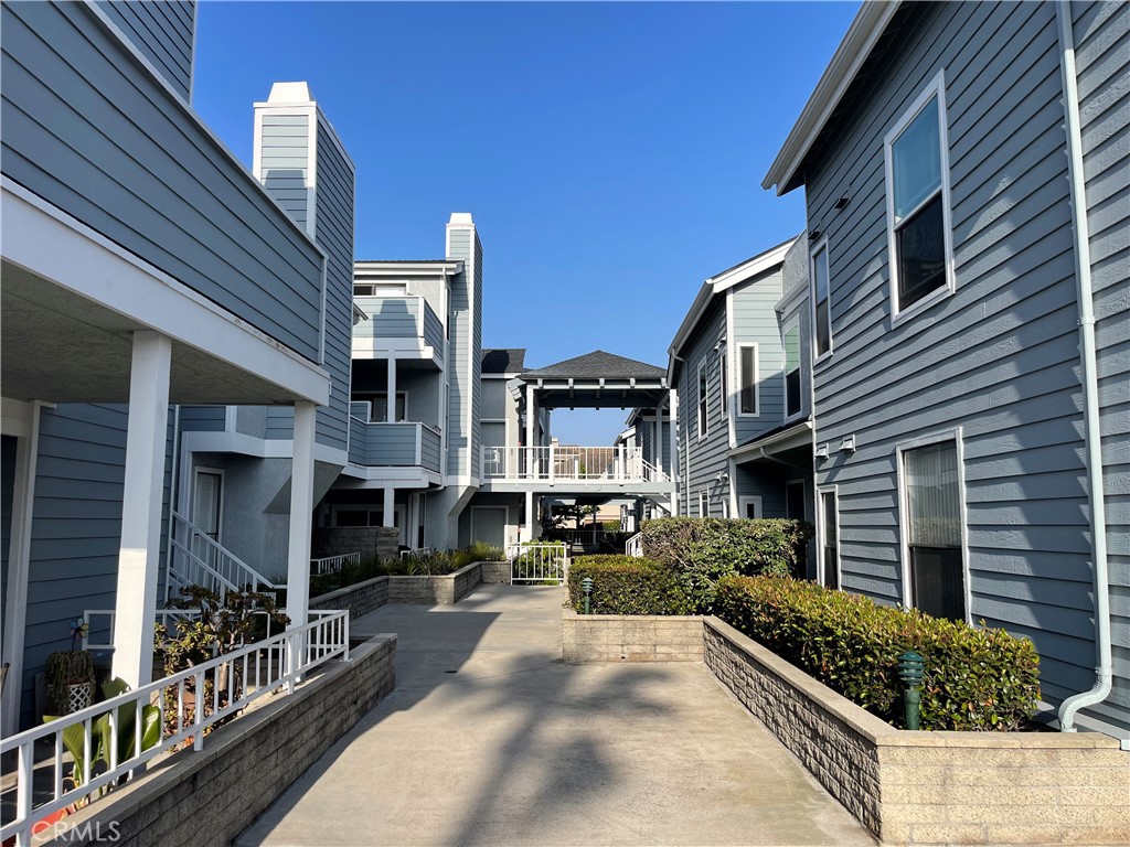 16960 Algonquin Street I-204