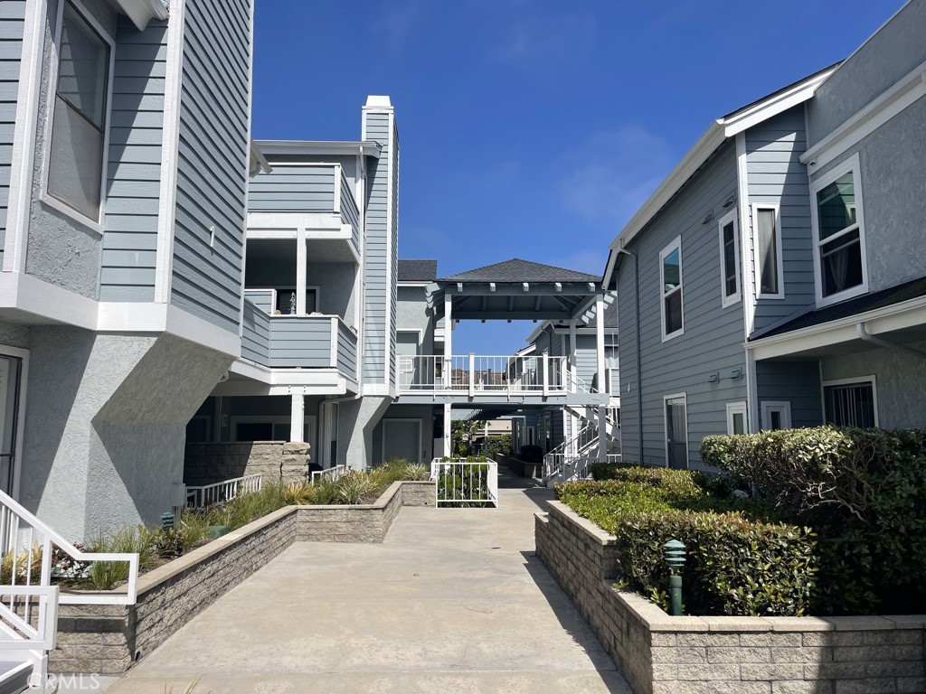 16960 Algonquin Street I-204