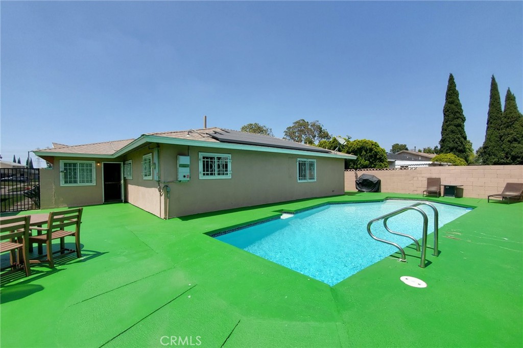 528 E Bradenhall Drive