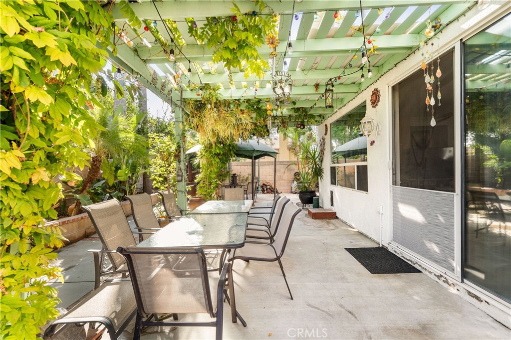 6587 Manzanita Court