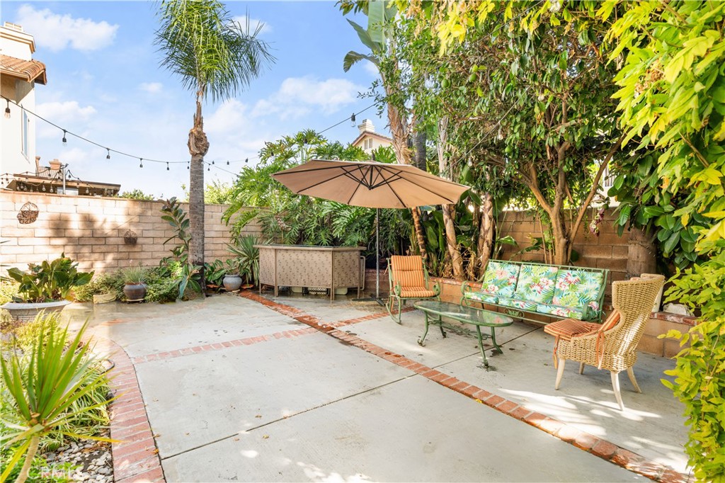 6587 Manzanita Court