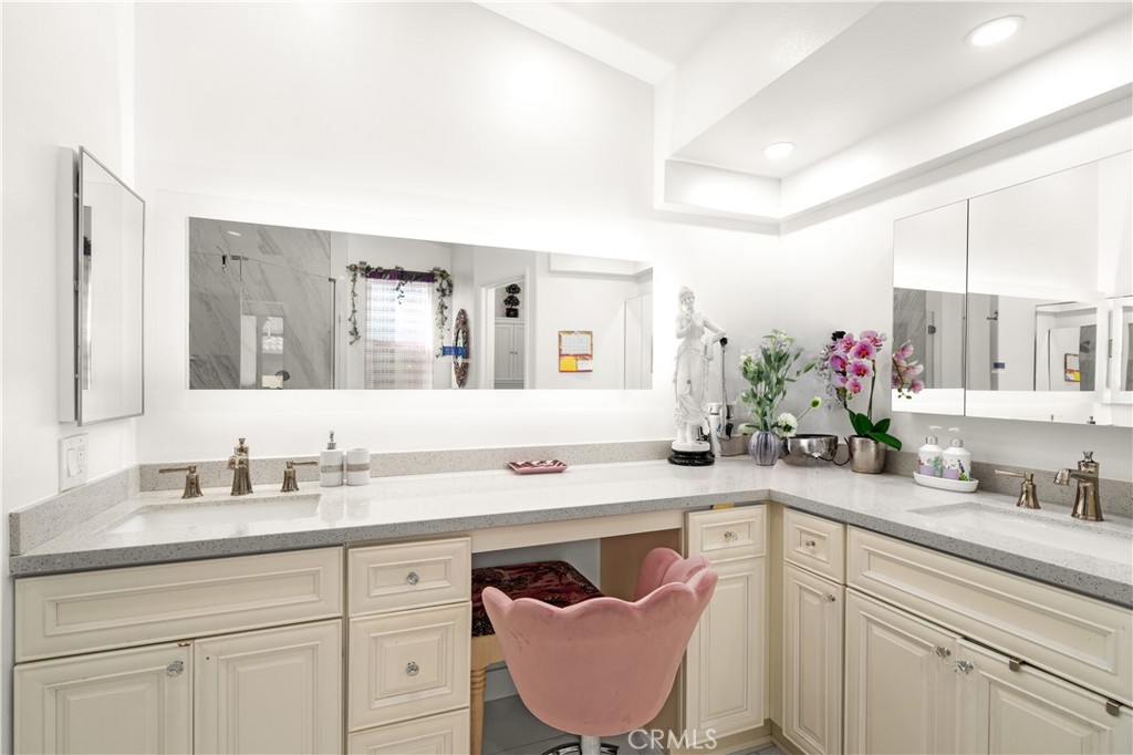 6587 Manzanita Court