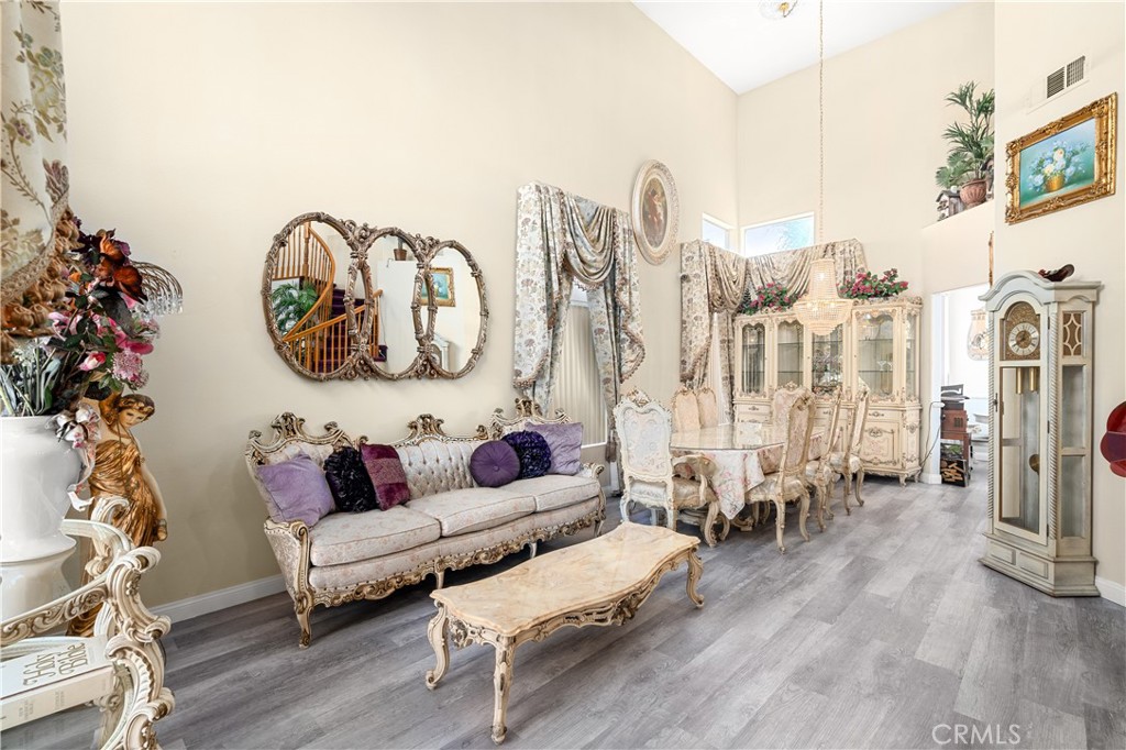 6587 Manzanita Court