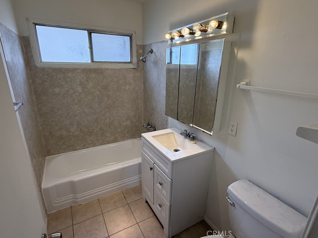 12821 Sungrove Street