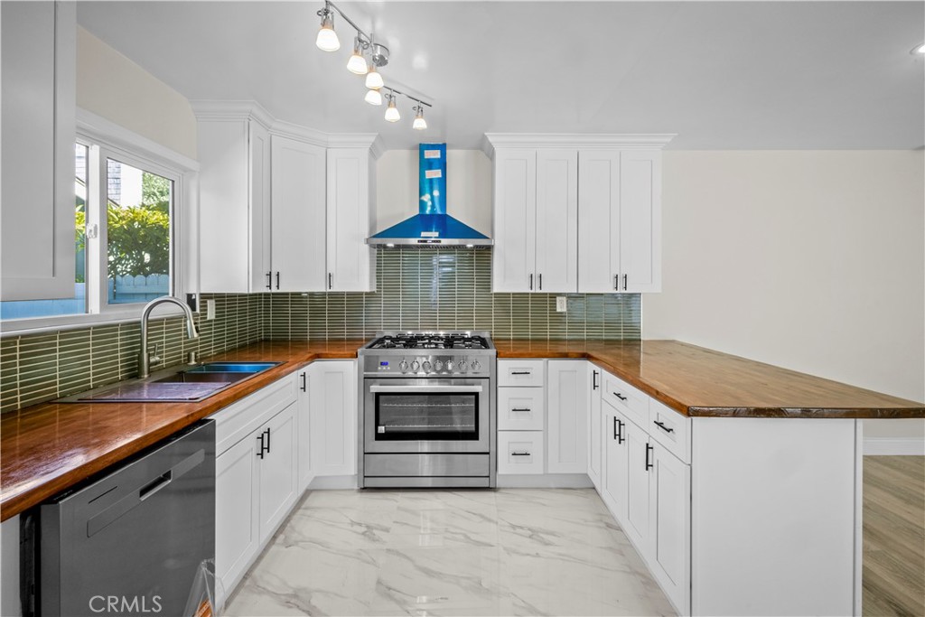 2246 E Locust Avenue