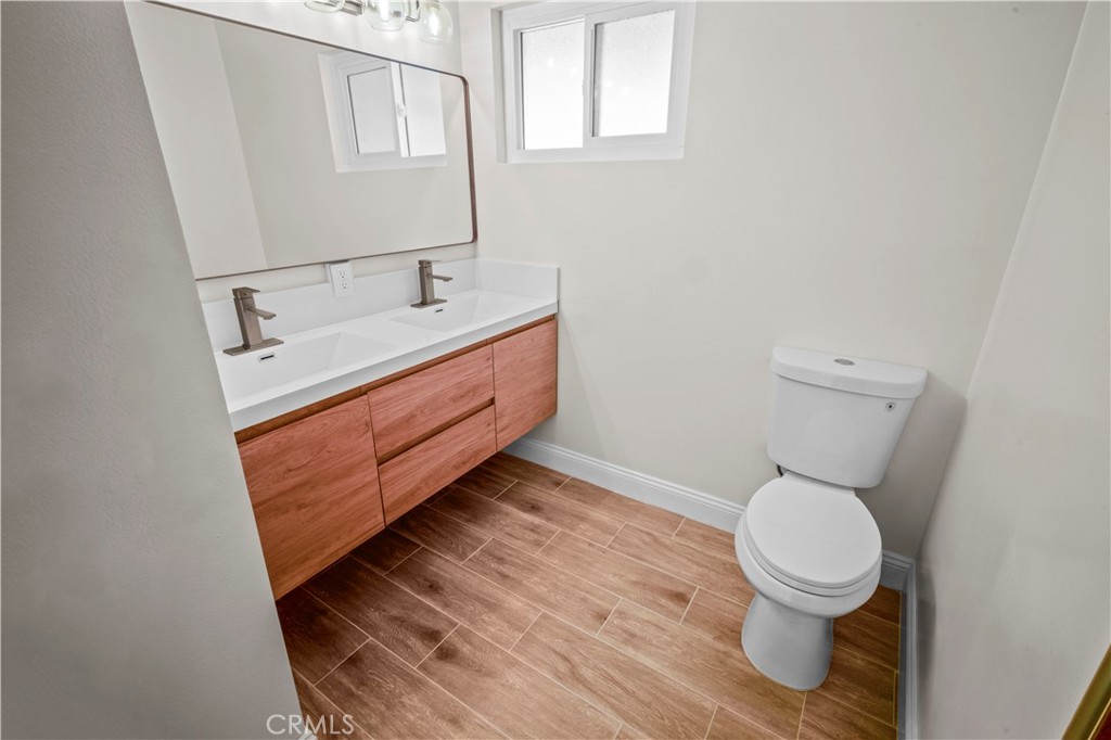 2246 E Locust Avenue