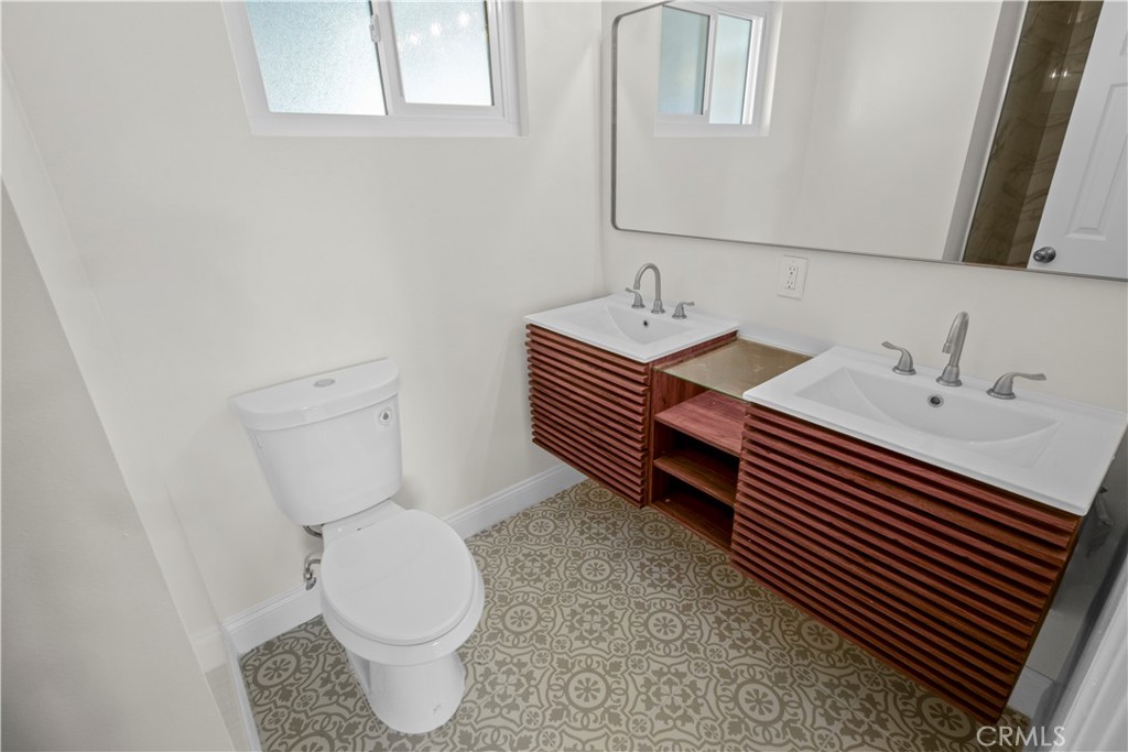 2246 E Locust Avenue