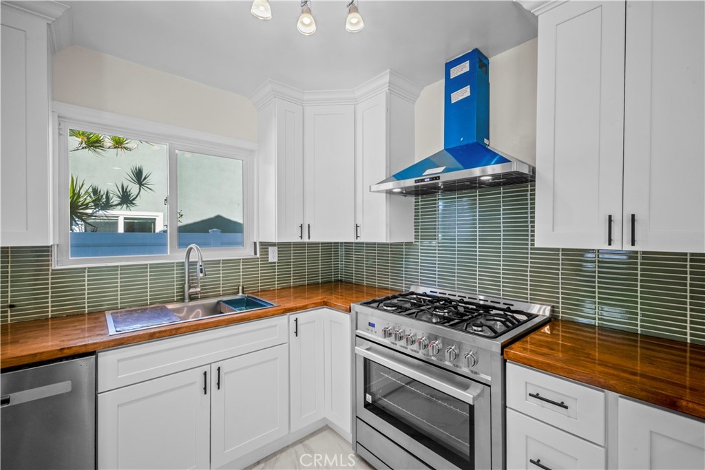 2246 E Locust Avenue