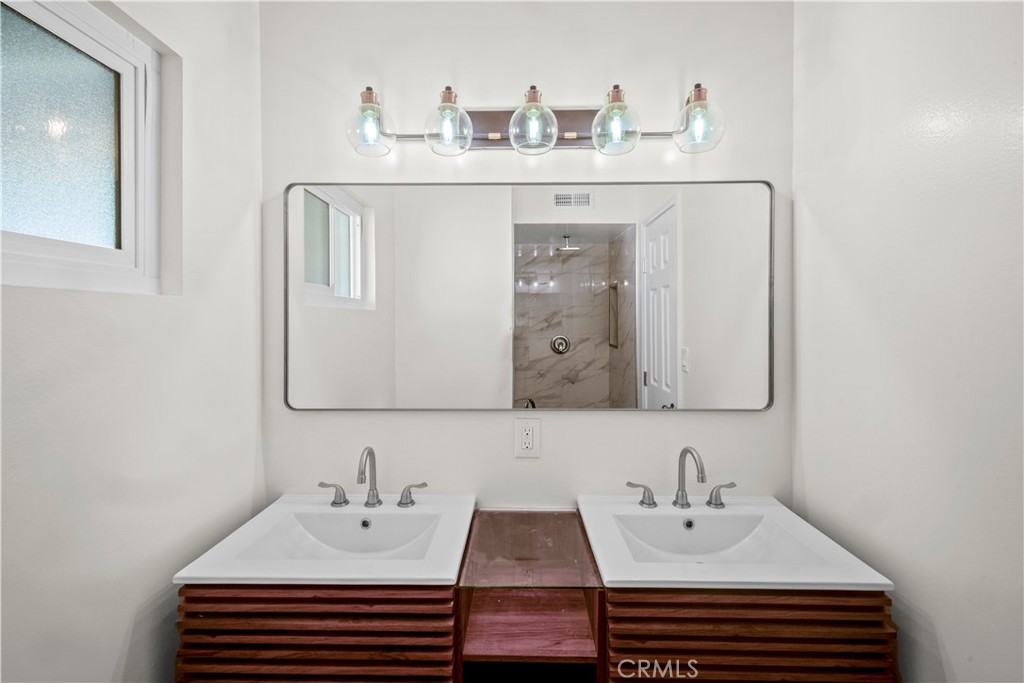 2246 E Locust Avenue