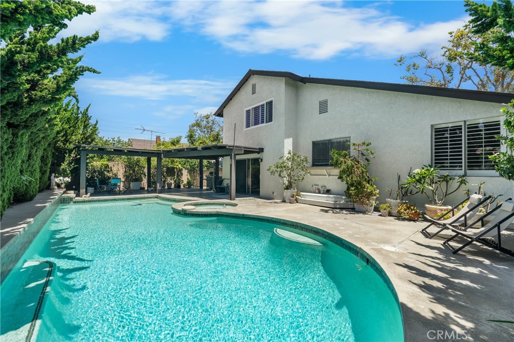 16623 Windward
